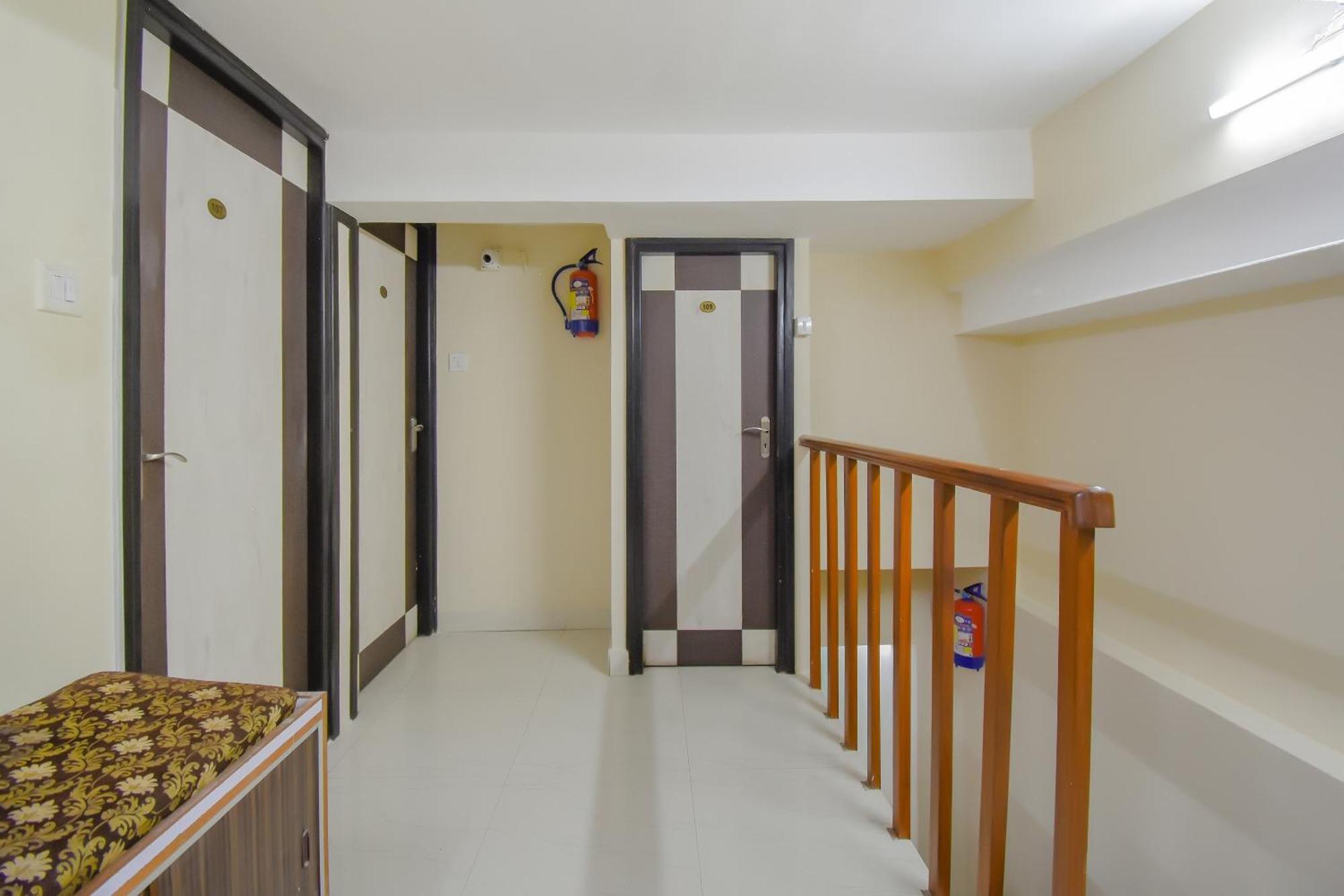 Hotel O Lindsay Inn Guest House Bara Bazar ภายนอก รูปภาพ