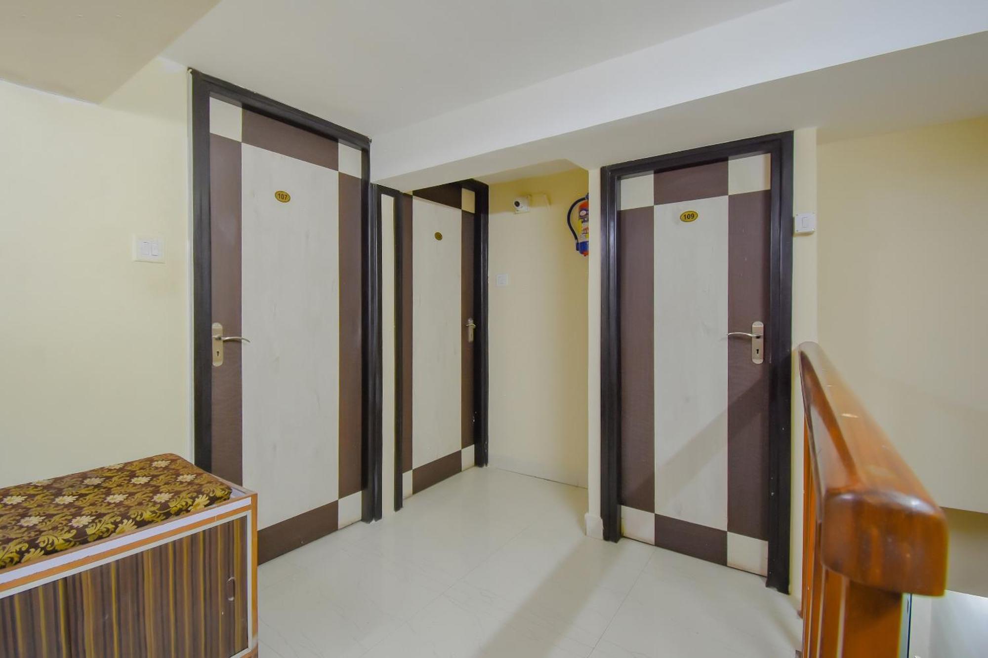 Hotel O Lindsay Inn Guest House Bara Bazar ภายนอก รูปภาพ