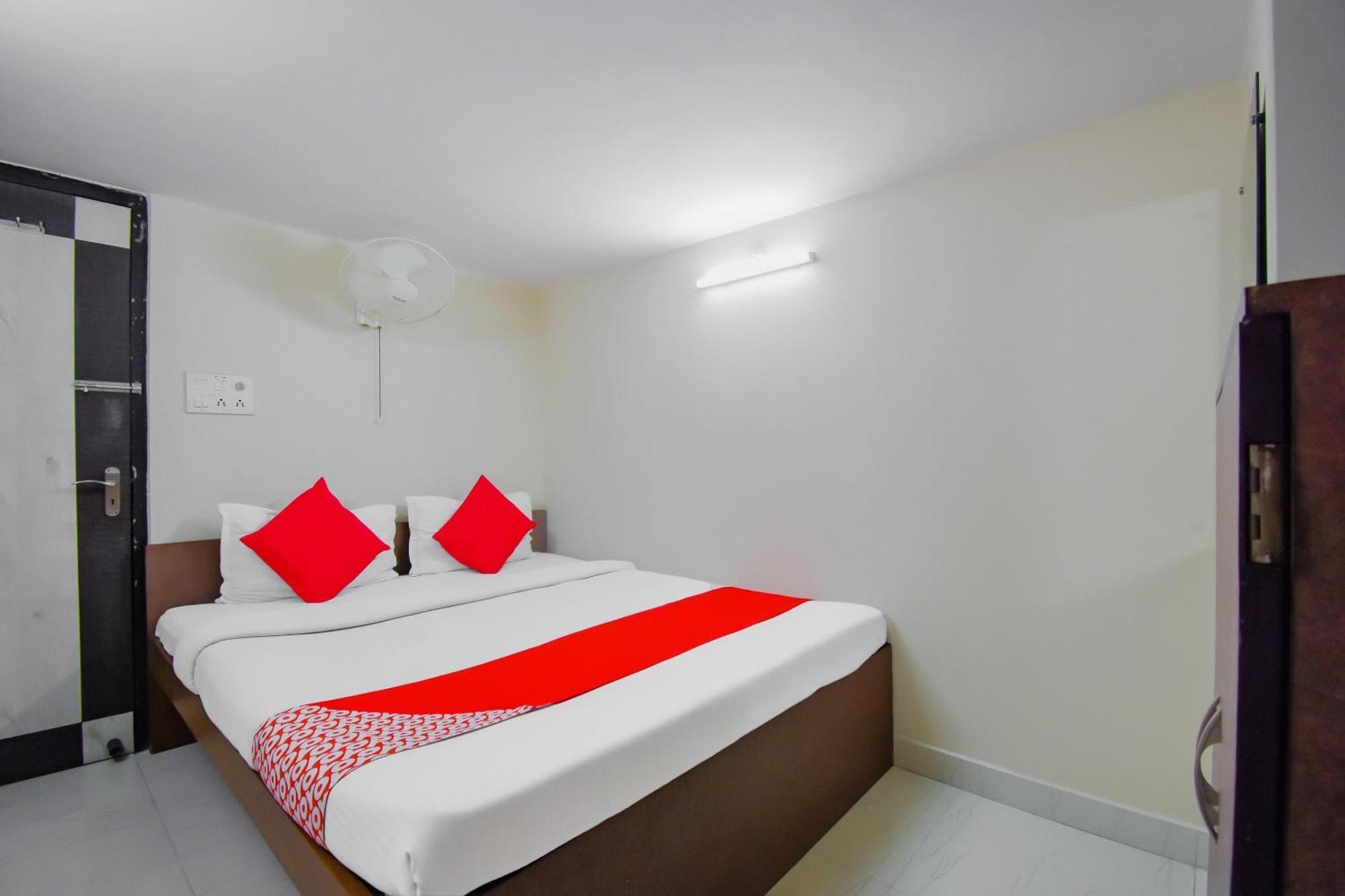 Hotel O Lindsay Inn Guest House Bara Bazar ภายนอก รูปภาพ