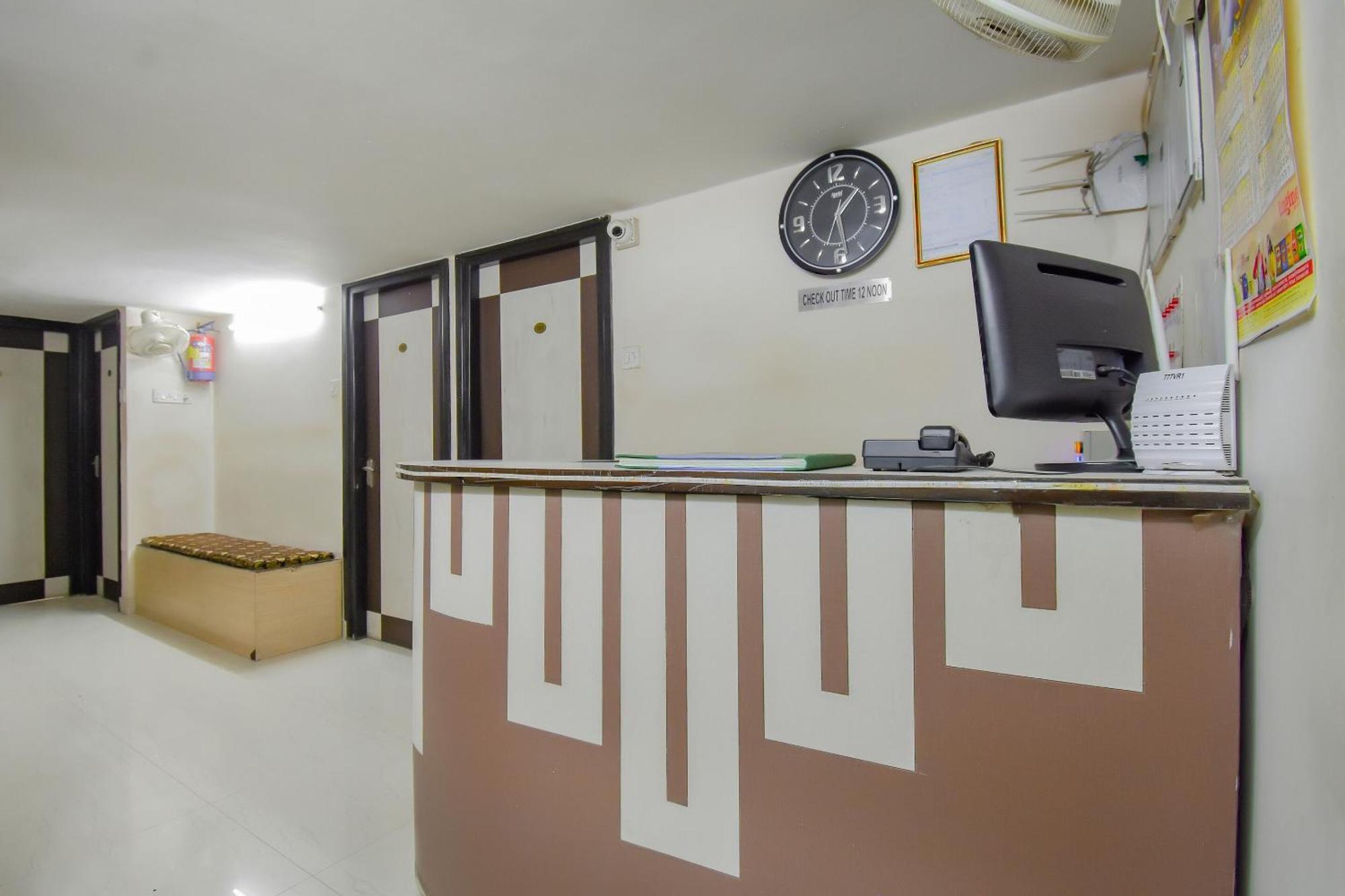 Hotel O Lindsay Inn Guest House Bara Bazar ภายนอก รูปภาพ